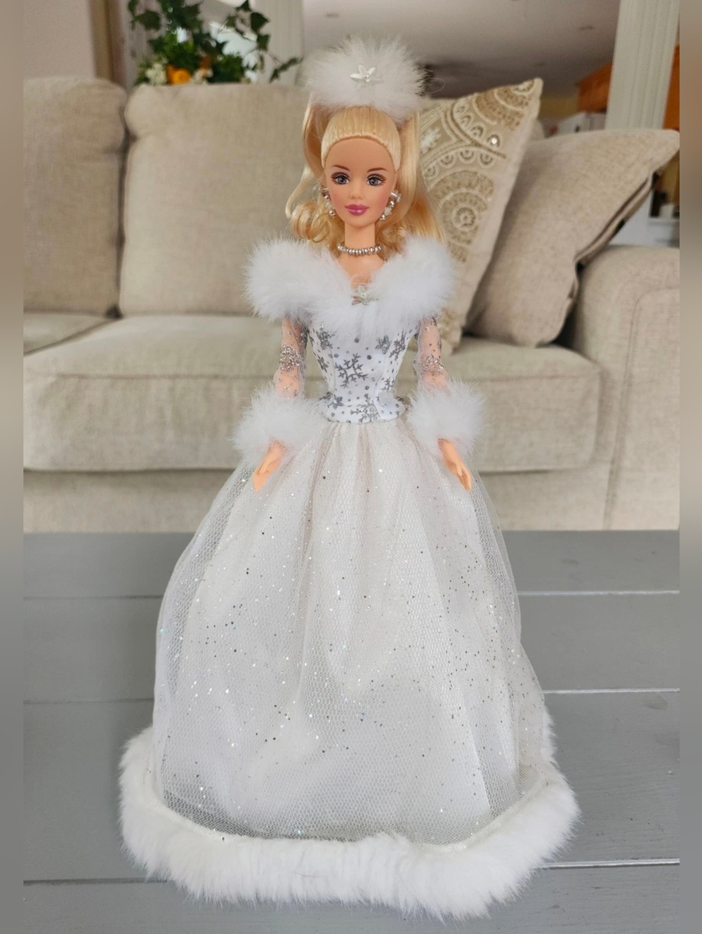 Mattel Barbie Early 2000s Doll Blonde Holiday Fashion Model Princess Beautiful